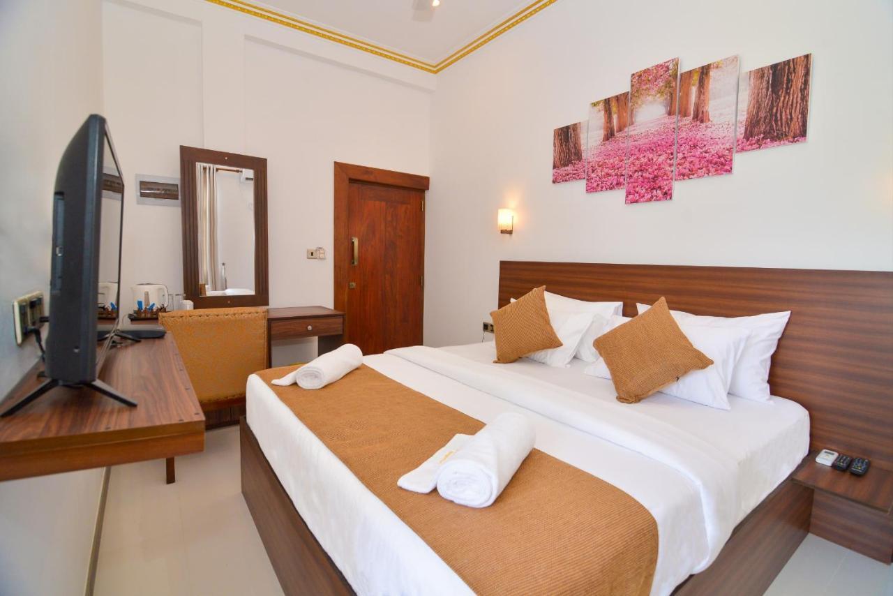 Negombo New Queen'S Palace エクステリア 写真